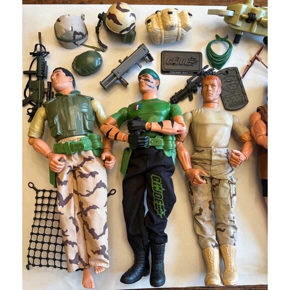 Large Vintage Lot of 25+ GI JOE Figurines and Accessories - Picture 2 of 8